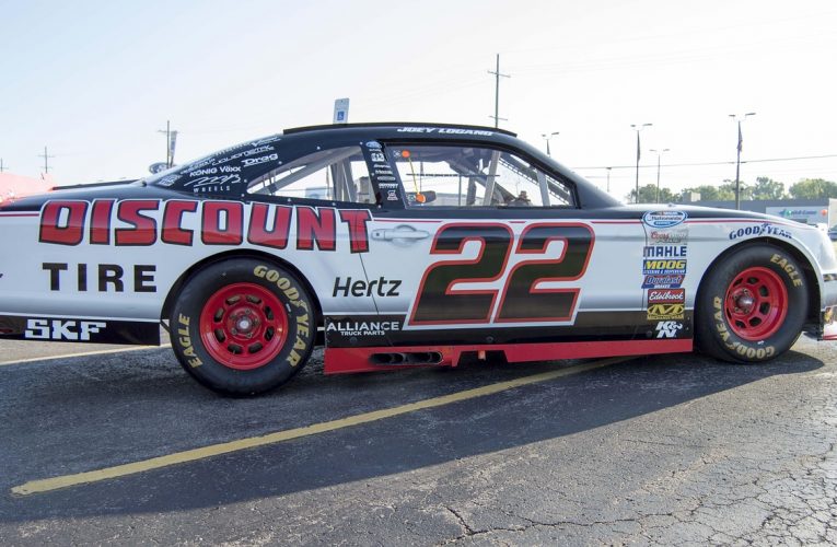 Tensione tra entusiasmo e ostacoli: la NASCAR si prepara alla sfida messicana