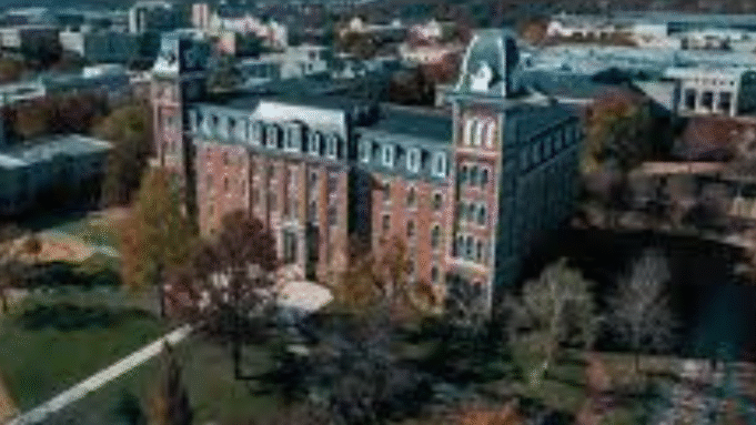 Allarme rientrato all’Università dell’Arkansas nessuna prova di sparatoria attiva a Fayetteville