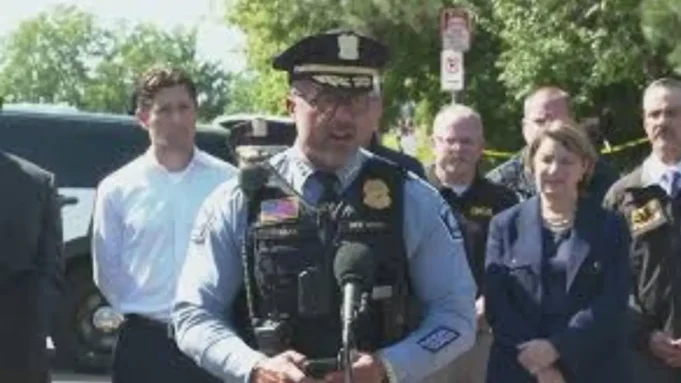 Due bambini uccisi e 17 feriti in una sparatoria a Minneapolis: identificata Robin Westman, indagine FBI su terrorismo interno e odio religioso.