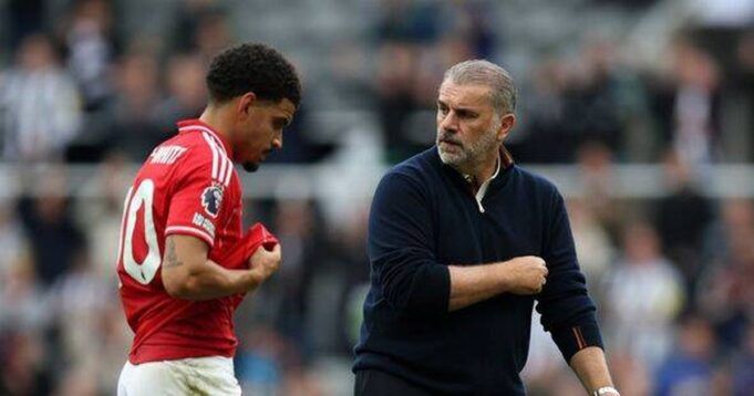 0_NEWCASTLE-UPON-TYNE-ENGLAND-OCTOBER-05-Ange-Postecoglou-Head-Coach-of-Nottingham-Forest-looks-on-beside-Morgan.jpg