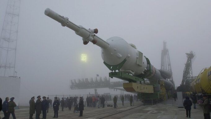 1646px-Soyuz_tm-31_transported_to_launch_pad-1152x648.jpg