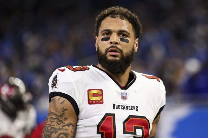 2357052-mike-evans.jpg