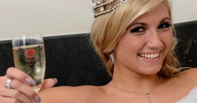 3_miss-belgium-2013-winner-noemie-happart-1660366.jpg