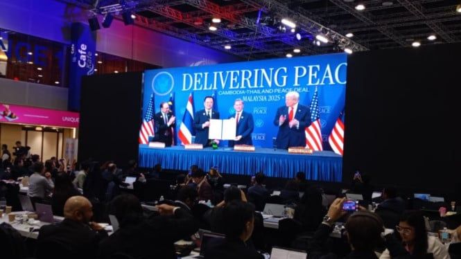 68fdcc73af320-penandatangan-kesepakatan-damai-thailand-dan-kamboja_665_374.jpg