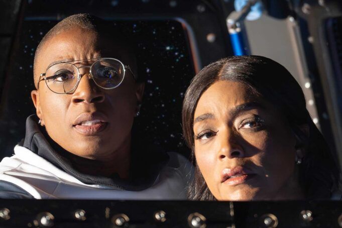 911-aisha-hinds-angela-bassett-103025-dff394c07cdd4607b0172b469d127179.jpg