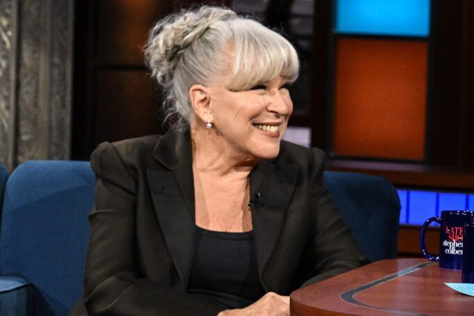 Bette-Midler-The-Late-Show-101525-1-1bac11ceefee41628a47a4aba1ee34cd.jpg