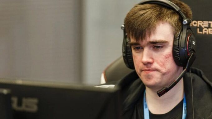 Miposhka-takes-a-break-from-Dota-2-large.jpg