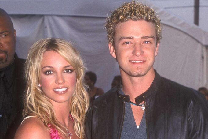britney-spears-justin-timberlake-29th-Annual-American-Music-Awards-2002-101425-3400d4ddacf449fe89b840e843003a75.jpg