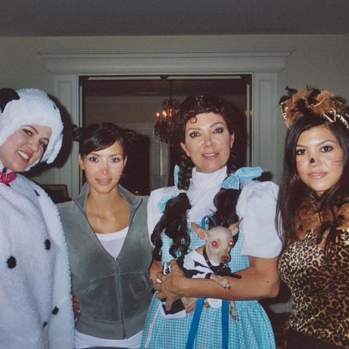 rs_1200x1200-221025121242-kardashians-halloween.jpg
