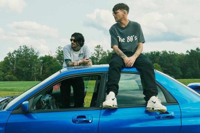 zayn-malik-louis-tomlinson-03-100225-2e0ad2e1603a49de8131c4c4afaf53a4.jpg