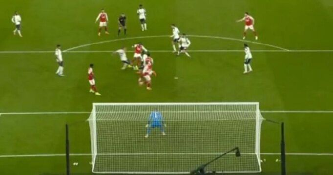 0_Eze-offside-goal-B.jpg