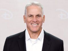 Mel Owens, scapolo d’oro, in una relazione con Peg Munson