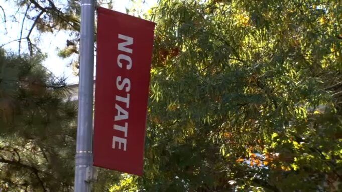 15468922_ncstateflag.jpg