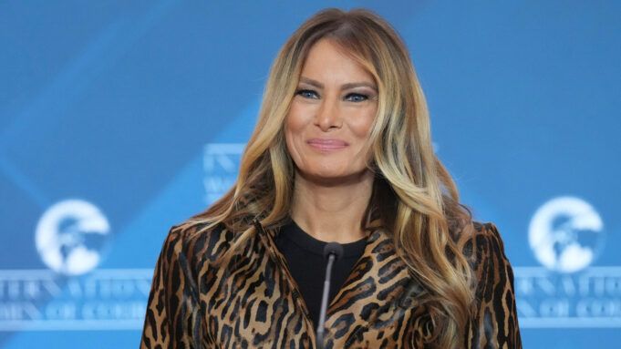 16116535_melania-award-ceremony-img.jpg