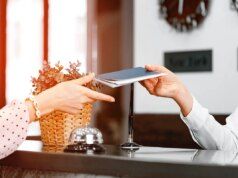 Il registro dei viaggi compie un anno tra le critiche dell’industria del turismo