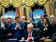 Trump firma un disegno di legge di finanziamento per porre fine allo shutdown più lungo della storia