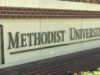 Gli studenti e il personale dell’Università Metodista furono rattristati dal professore, lo studente morì a pochi giorni di distanza l’uno dall’altro
