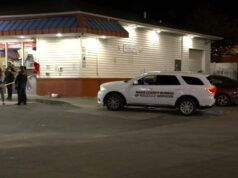 Il dipartimento di polizia di Raleigh sta indagando su un doppio accoltellamento avvenuto venerdì notte vicino a una stazione di servizio della Raleigh Exxon