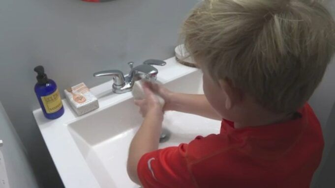 18214603_HandwashingBoy.jpg