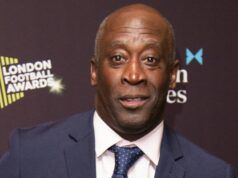 L’ex stella del Chelsea e del Tottenham è ora un irriconoscibile sostituto insegnante di matematica nel nuovo lavoro