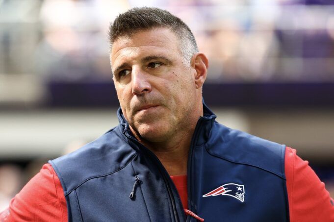 2707937-new-england-patriots-head-coach-mike-vrabel.jpg
