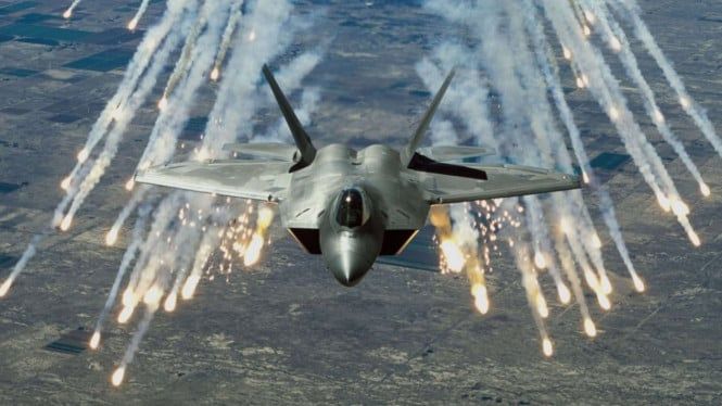 5f0d43756754e-viva-militer-pesawat-jet-tempur-f-22-raptor_665_374.jpg