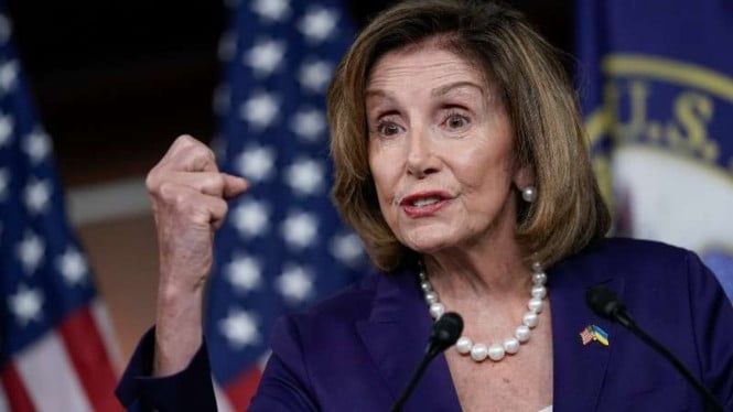 62e929b2c66f4-ketua-dpr-as-nancy-pelosi-saat-bicara-soal-pengendalian-senjata-api_665_374.jpg