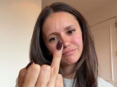 Nina Dobrev video con l’anulare nudo dopo la rottura di Sean White