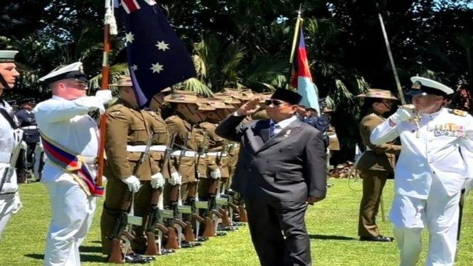 69140bb95c1cb-presiden-prabowo-subianto-memberi-hormat-ke-tentara-dan-bendera-australia_665_374.jpg