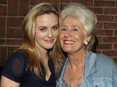 Un’emozionante Alicia Silverstone racconta il cameo incompetente della sua defunta madre
