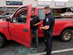 Il DHS conferma l'”aumento” dell’agente federale a Charlotte, nella Carolina del Nord