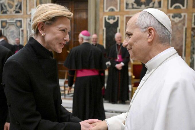 Cate-Blanchett-Pope-Leo-XIV-audience-with-Film-Industry-111525-a2a09cccd99a43f1aea1011a6c9663a7.jpg