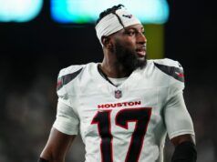 I New York Jets reagiscono alla sparatoria di Chris Boyd a New York, sospettato libero