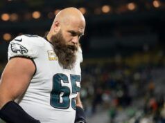 Lane Johnson degli Eagles ha lasciato la partita con un apparente infortunio alla gamba