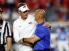 Sembra che i sostenitori di Ole Miss stiano facendo pressione su Lane Kiffin affinché prenda una decisione