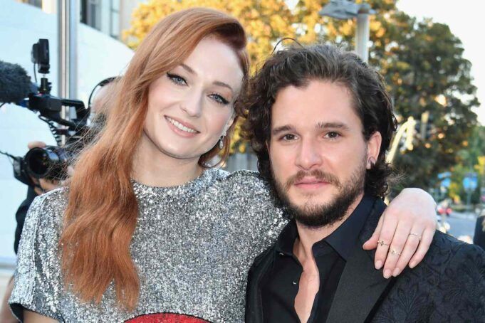 Sophie-Turner-Kit-Harington-020924-934ea67139fb4078b1d9d2145ea4677c.jpg