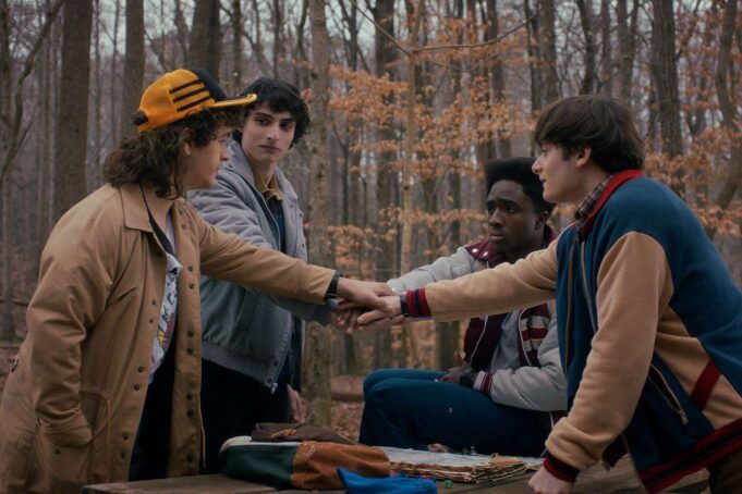 Stranger-Things-112325-01-48922a9597b74334bf4b47a6ed0a058c.jpg