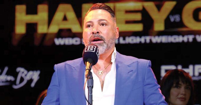 oscar-de-la-hoya-speaking.jpg