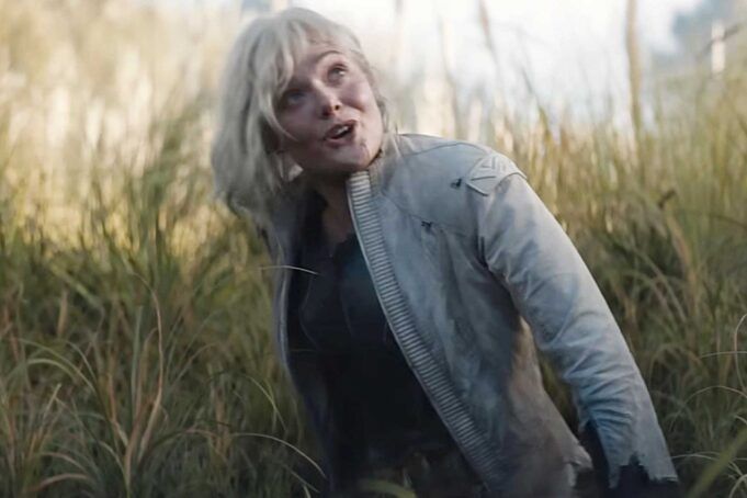 predator-badlands-elle-fanning-110525-1a9b4a63439b429fbd112453bc6d4be5.jpg