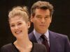 Rosamund Pike è rimasta delusa durante la scena d’amore con Pierce Brosnan
