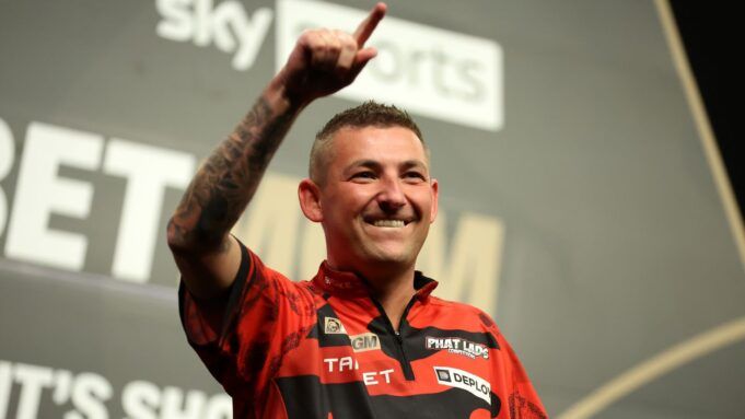 skysports-nathan-aspinall-michael-van-gerwen_7073025.jpg