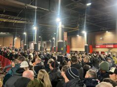 I tifosi del Manchester United sono “intrappolati fuori dall’Old Trafford” mentre il caos dei tornelli lascia centinaia di persone infuriate