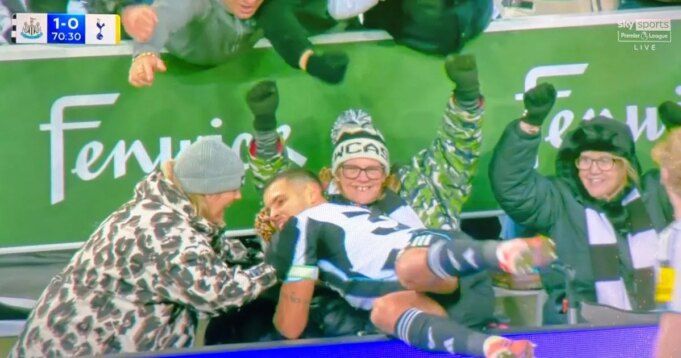 0_Newcastle-star-leaps-into-crowd-and-hugs-disabled-fan-vertically-to-celebrate-goal.jpg
