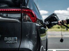 L’UE revoca il divieto sui veicoli con motore a combustione interna nel 2035