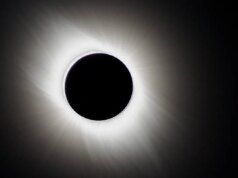 Eclissi Tripla in avvicinamento: due eclissi solari totali e un anello di fuoco visibili dalla Spagna