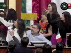 Il video mostra i legislatori dei blocchi rivali che combattono durante la sessione del Congresso di Città del Messico