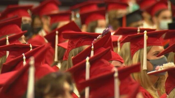 18313243_GraduationHats.jpg
