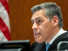 Processo Tyler Robinson: il giudice ordina il rilascio delle trascrizioni del processo a porte chiuse contro l’uomo accusato di aver ucciso Charlie Kirk