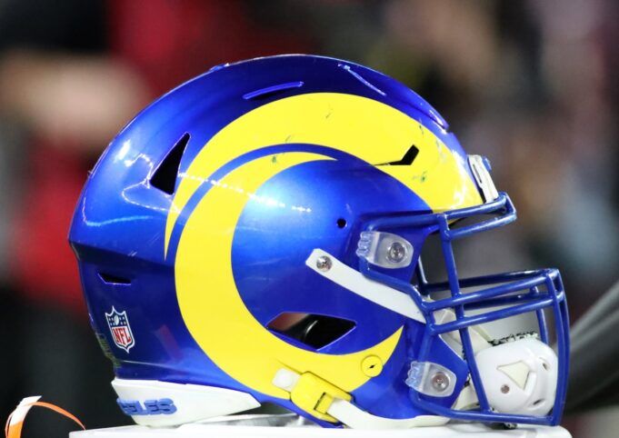 2712749-los-angeles-rams-helmet.jpg