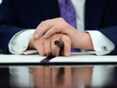 Le foto del “buco” di Donald Trump vengono esaminate attentamente